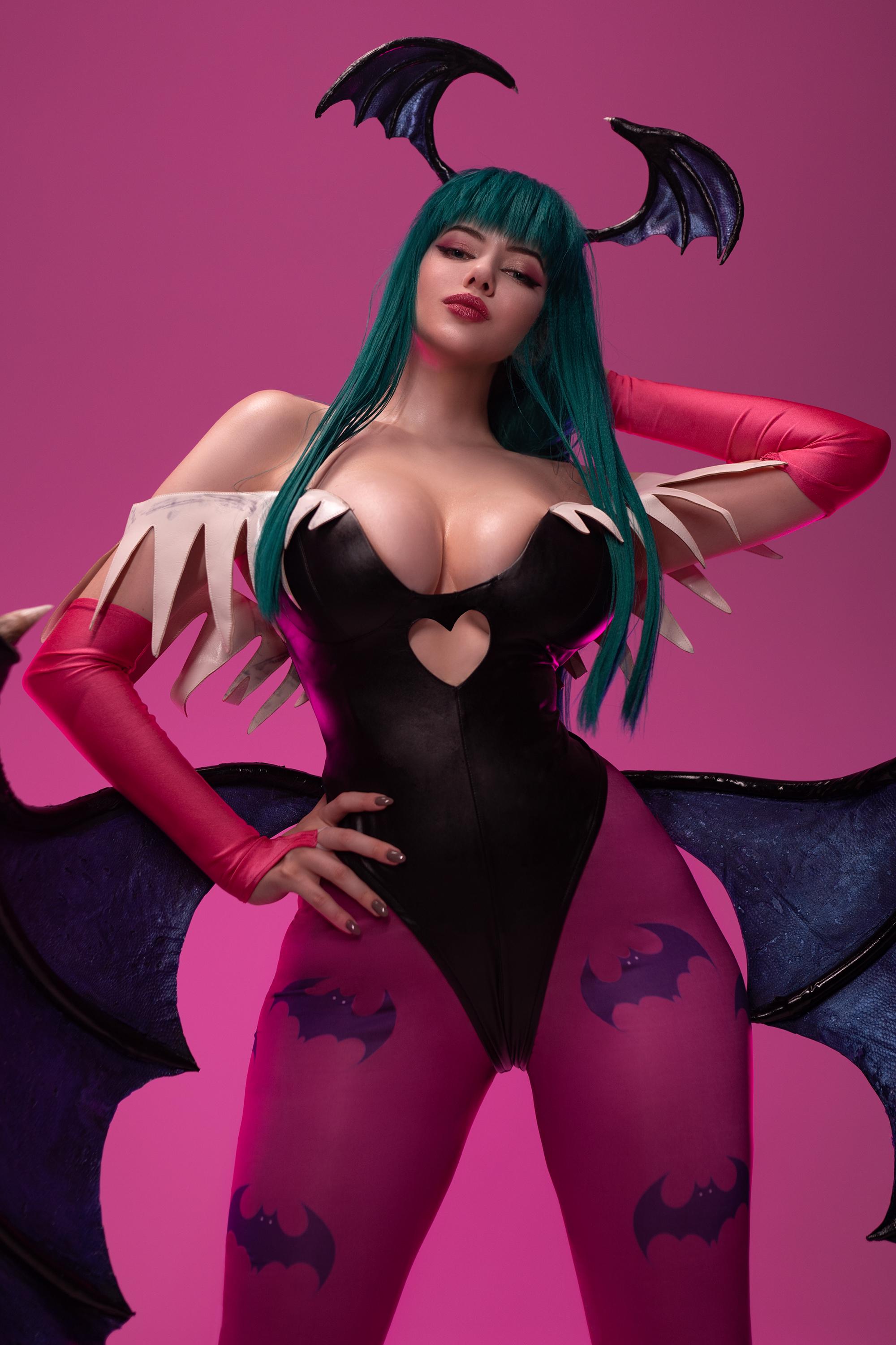 Секси косплей Morrigan от Alina Becker footfetish