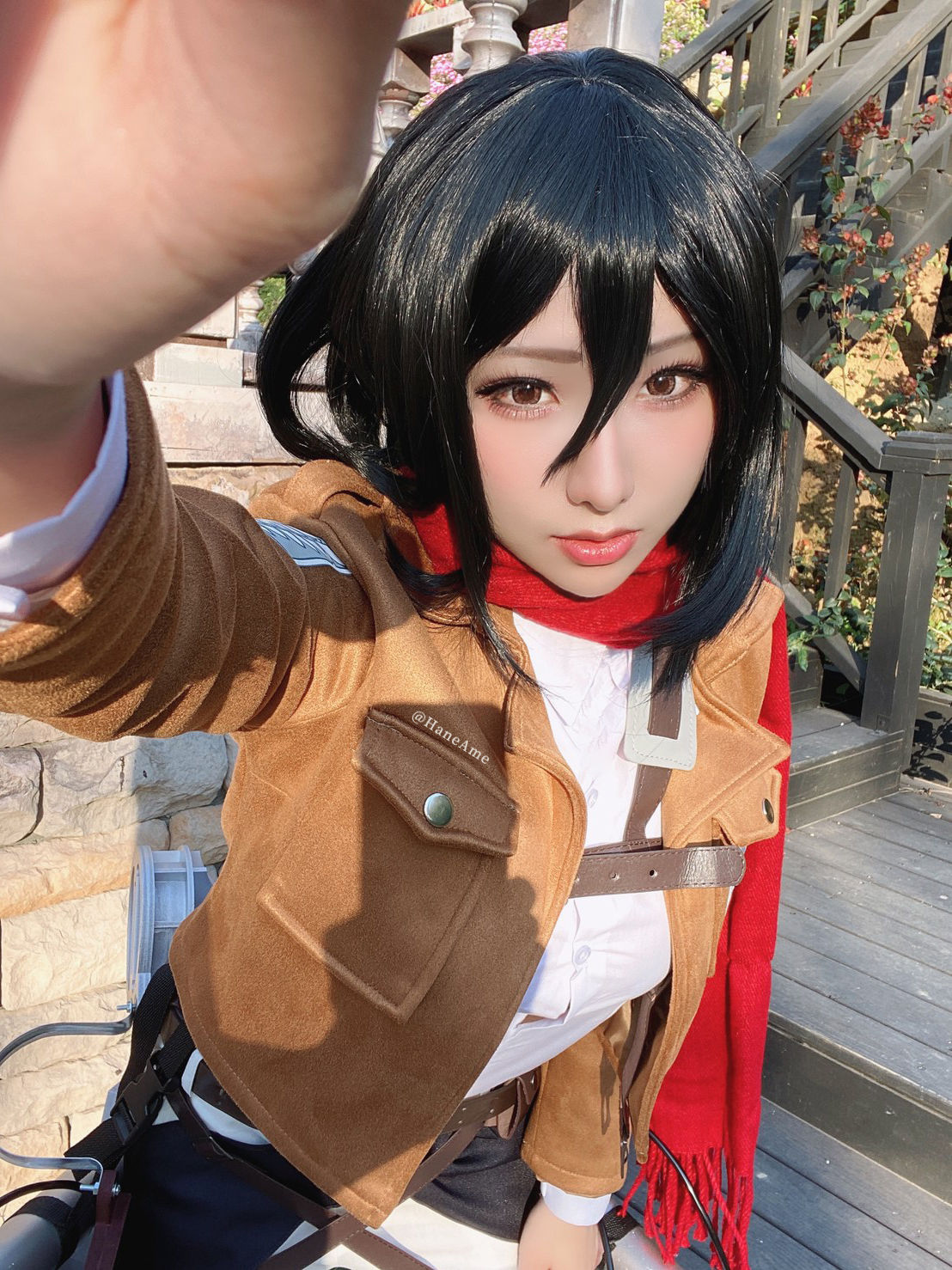 Очаровательный cosplay Mikasa Ackerman (Атака Титанов) by HaneAme porno